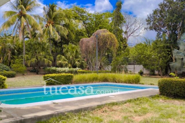 Carretera Sur casa con piscina